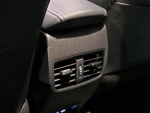 Used 2025 Toyota Corolla Cross XLE image 17