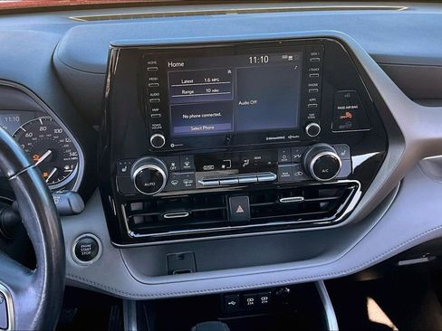 Used 2021 Toyota Highlander XLE image 9