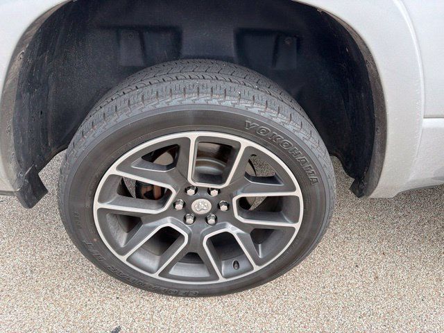 Used 2019 RAM 1500 Laramie AWD/4WD image 10