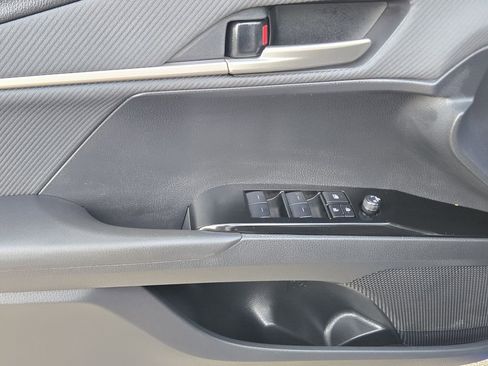 Used 2025 Toyota Camry SE w/ Convenience Package image 34