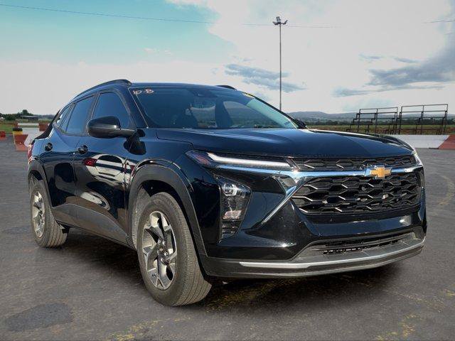Used 2024 Chevrolet Trax LT FWD image 2