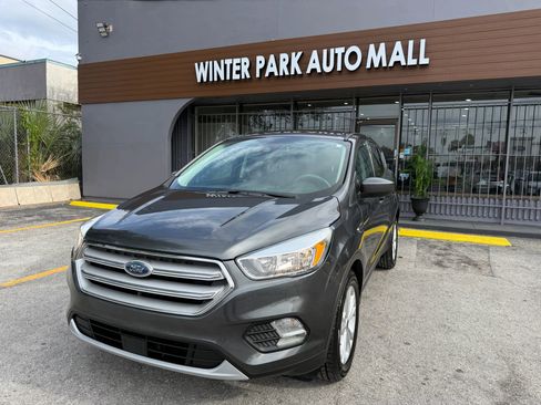 Used 2019 Ford Escape SE image 1