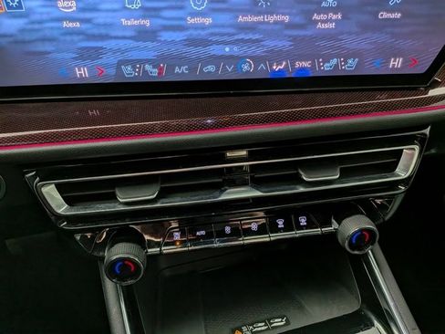 Used 2024 Chevrolet Traverse RS image 24