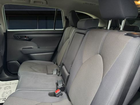 Used 2025 Toyota Highlander LE image 14