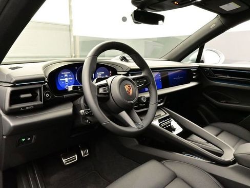 New 2026 Porsche Macan Electric image 4