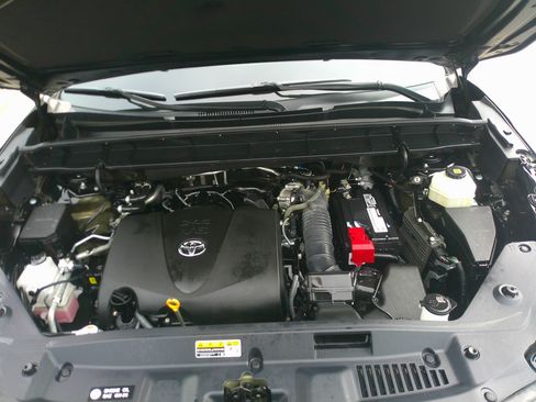 Used 2022 Toyota Highlander LE image 35