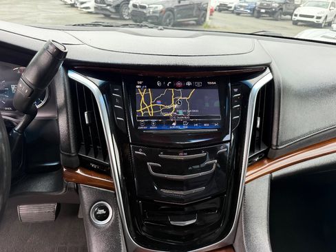 Used 2019 Cadillac Escalade ESV Premium Luxury AWD/4WD image 28