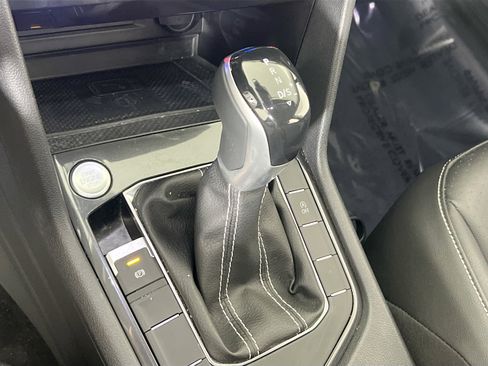 Used 2023 Volkswagen Tiguan SE image 16