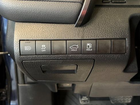 Used 2022 Toyota Camry SE image 18