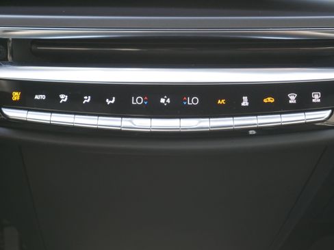 Certified 2024 Cadillac Lyriq Tech w/ Driver Assist Package image 18