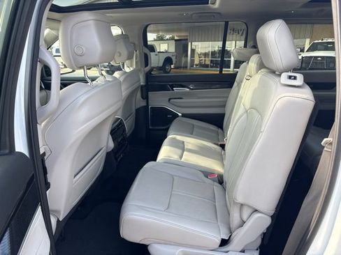 Used 2024 Jeep Wagoneer 2WD w/ Premium Group I image 15