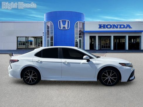 Used 2021 Toyota Camry SE w/ Carpet Mat Package (TMS) FWD image 9