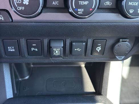 Used 2020 Toyota Tacoma TRD Off-Road w/ Technology Package image 23