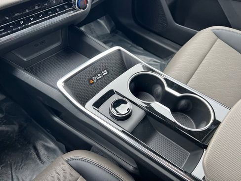 New 2026 Chevrolet Equinox LT w/ Convenience Package II image 11