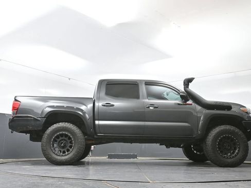 Used 2016 Toyota Tacoma TRD Sport w/ Towing Package AWD/4WD image 49