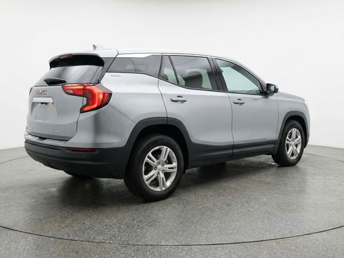 Used 2024 GMC Terrain SLE image 9