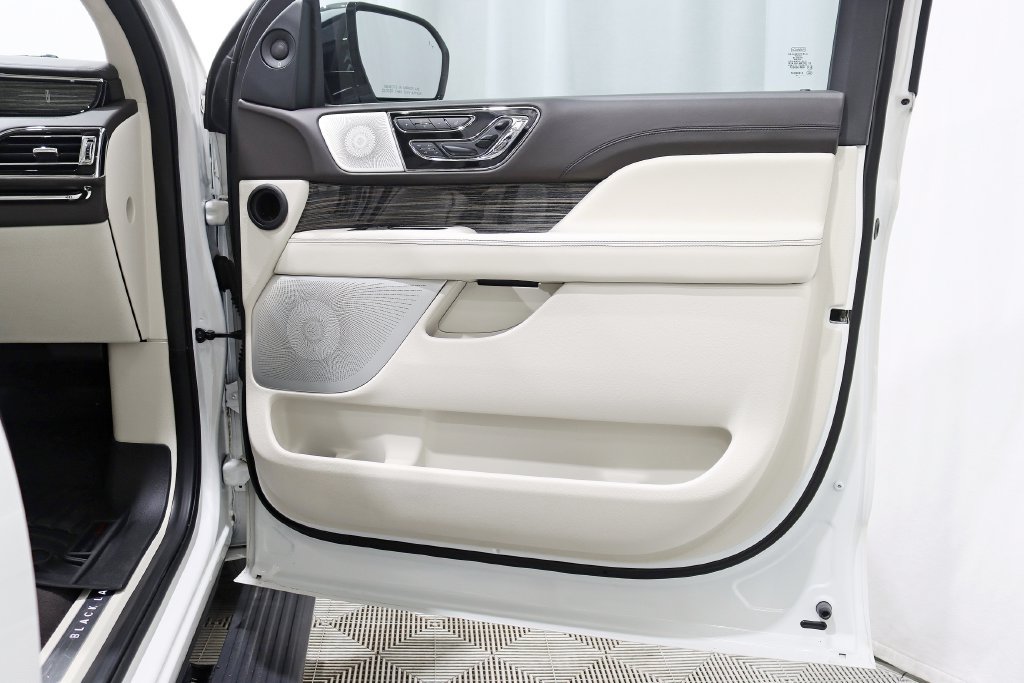 Used 2020 Lincoln Navigator Black Label w/ Cargo Convenience Package AWD/4WD image 39