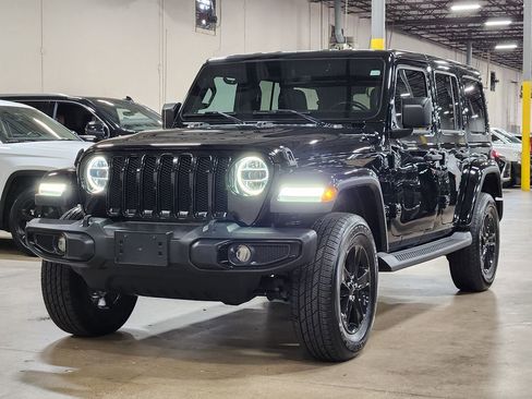 Used 2020 Jeep Wrangler Unlimited Sahara image 4