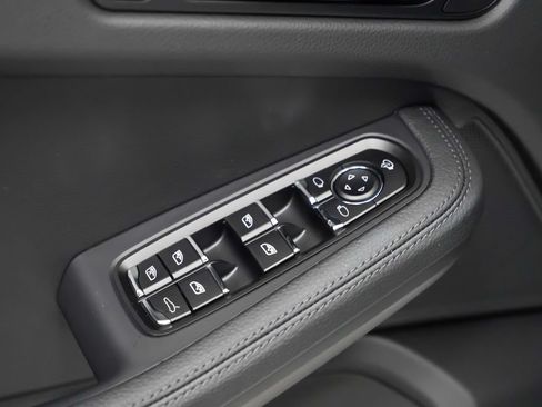 Certified 2026 Porsche Macan S AWD/4WD image 23