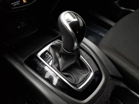 Used 2019 Nissan Rogue Sport S image 32