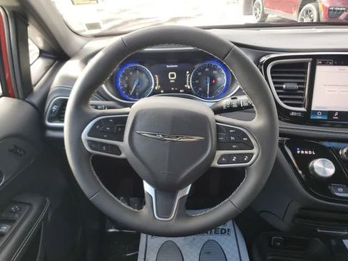 New 2026 Chrysler Pacifica Select FWD image 18