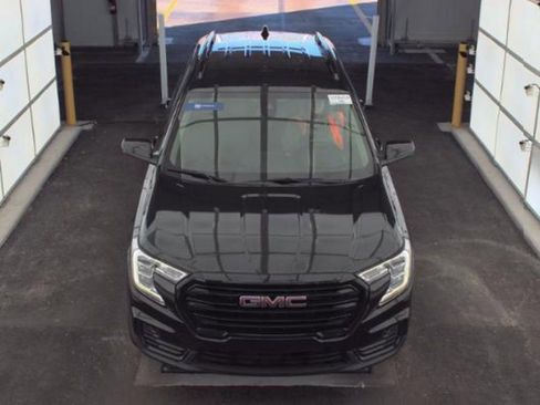 Used 2023 GMC Terrain SLE w/ Driver Convenience Package image 2