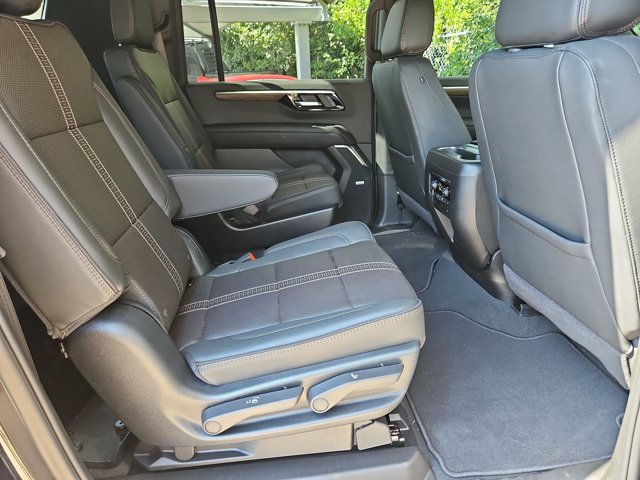 Used 2026 Chevrolet Suburban High Country AWD/4WD image 22