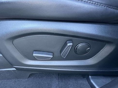 Used 2022 Ford Explorer XLT w/ Equipment Group 202A image 32