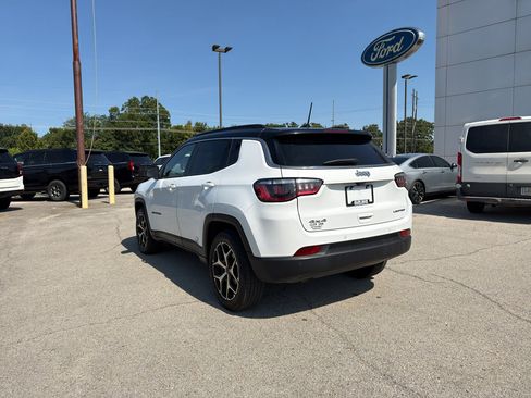 Used 2025 Jeep Compass Limited AWD/4WD image 3