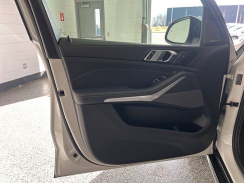 Used 2024 BMW X5 xDrive40i w/ Premium Package image 11