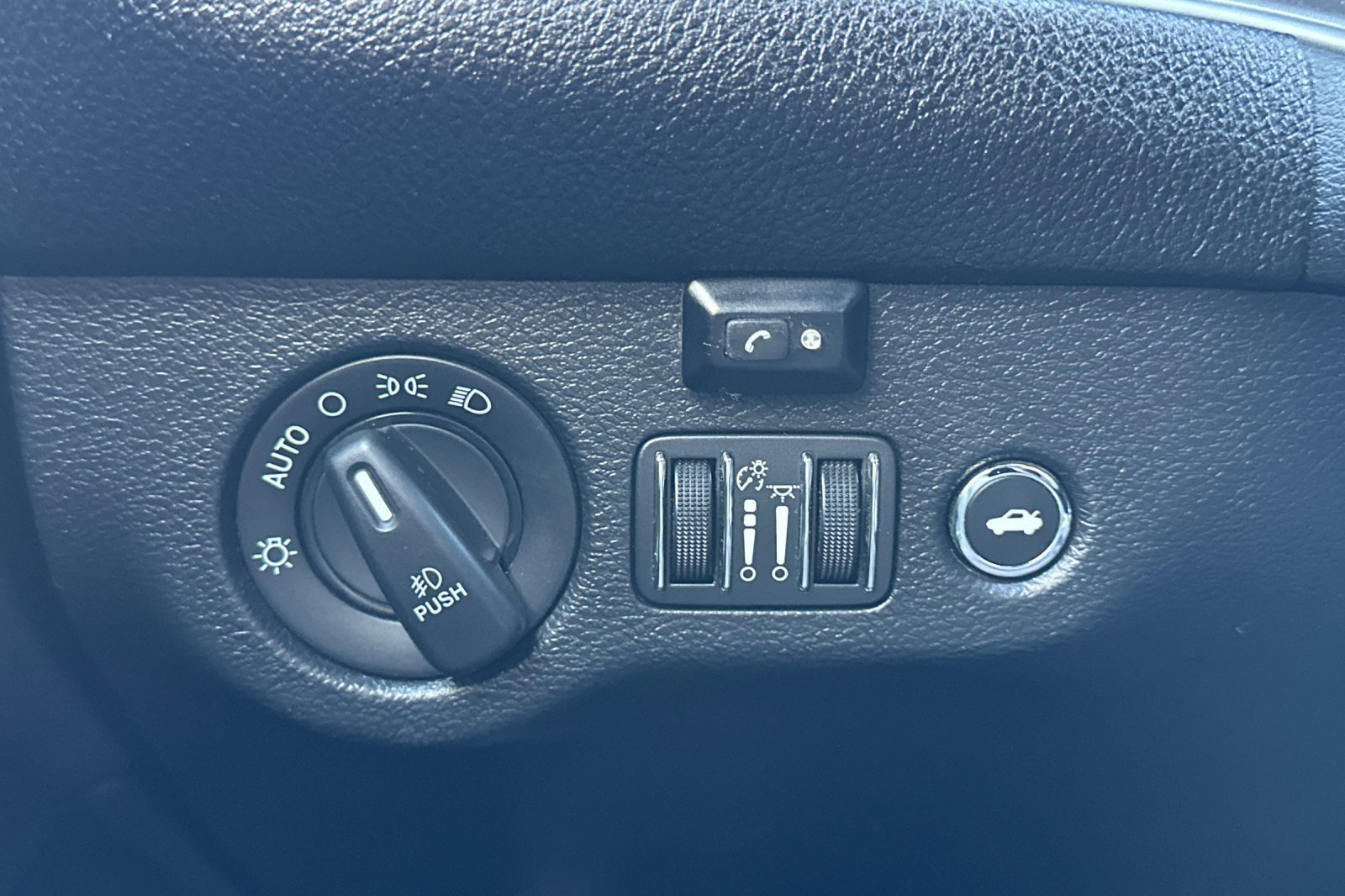 Used 2019 Dodge Challenger R/T RWD image 39