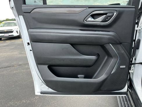 Used 2022 GMC Yukon XL AT4 w/ AT4 Premium Plus Package AWD/4WD image 36