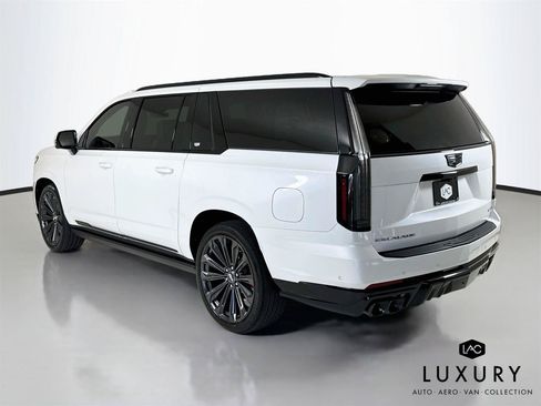 Used 2025 Cadillac Escalade ESV V AWD/4WD image 8