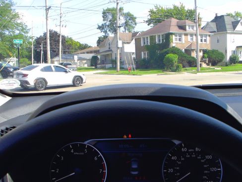 Used 2024 Nissan Altima 2.5 SV FWD image 17