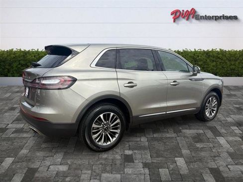 Used 2023 Lincoln Nautilus FWD image 9