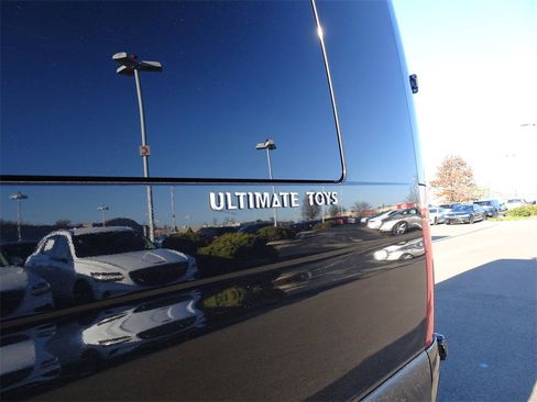 Used 2023 Mercedes-Benz Sprinter 3500 image 9