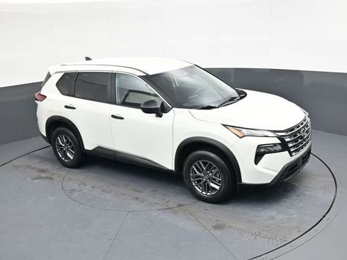 Used 2024 Nissan Rogue S image 21