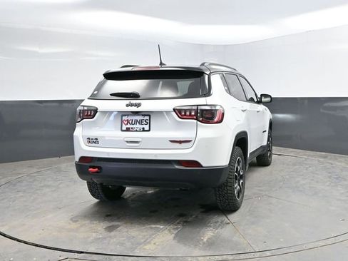 Used 2025 Jeep Compass Trailhawk image 9