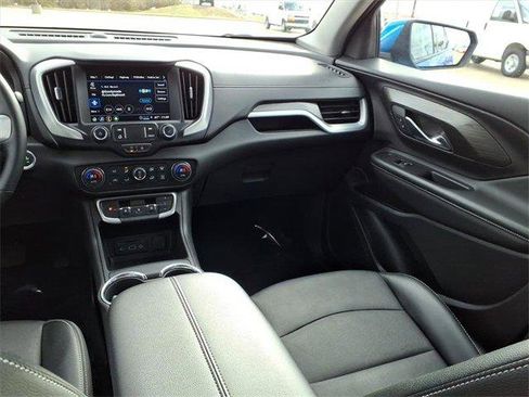 Used 2024 GMC Terrain SLT image 10