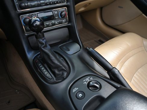 Used 2000 Chevrolet Corvette Convertible w/ Memory Pkg RWD image 34