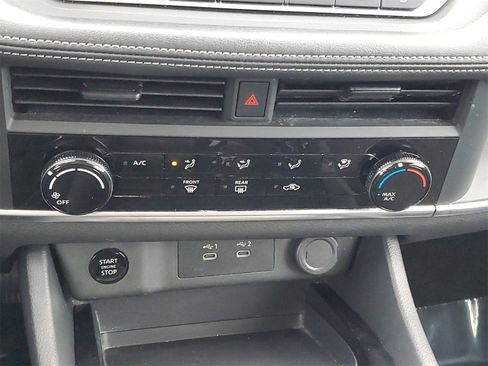 Used 2024 Nissan Rogue S image 18