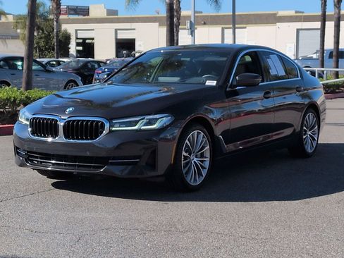 Used 2023 BMW 530i w/ Premium Package image 5