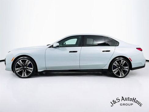 Used 2023 BMW 760i xDrive w/ Executive Package AWD/4WD image 4