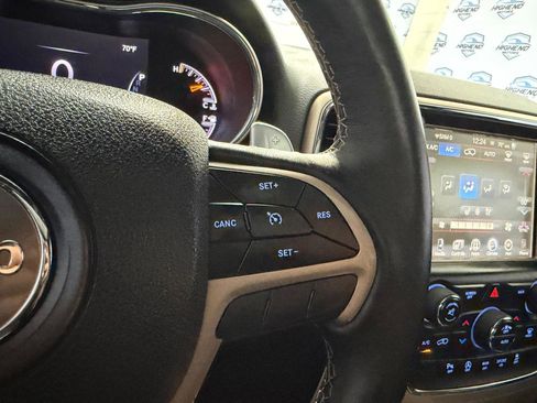 Used 2017 Jeep Grand Cherokee Limited w/ Luxury Group II image 33