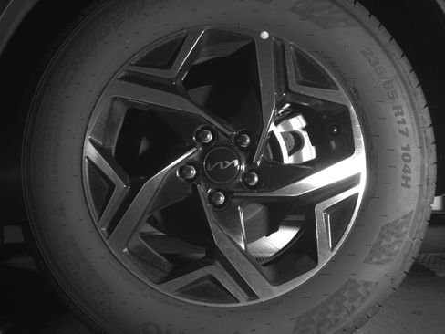 Used 2025 Kia Sportage LX image 14