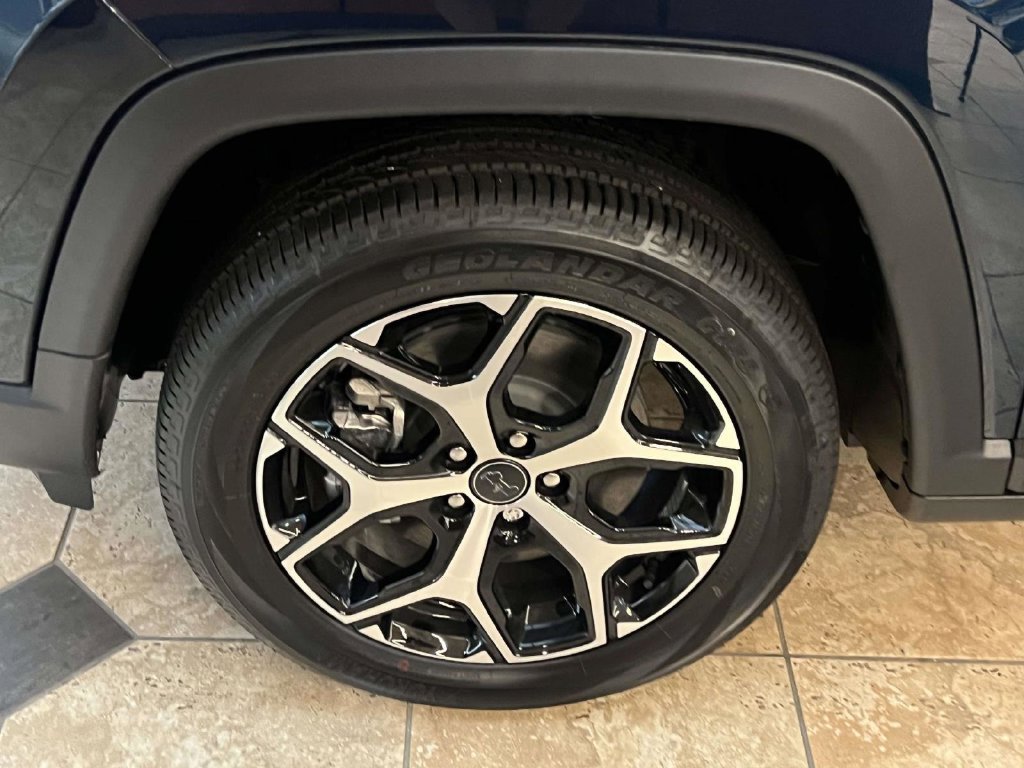 Used 2026 Jeep Compass Limited AWD/4WD image 10