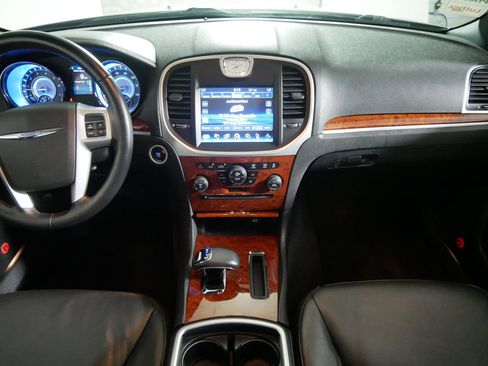 Used 2014 Chrysler 300 AWD w/ Driver Convenience Group image 10