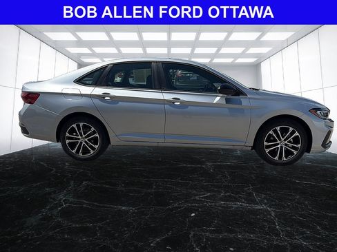 Used 2025 Volkswagen Jetta Sport FWD image 7