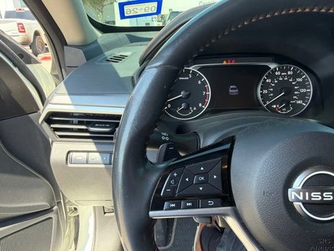 Used 2023 Nissan Altima 2.5 SR FWD image 14