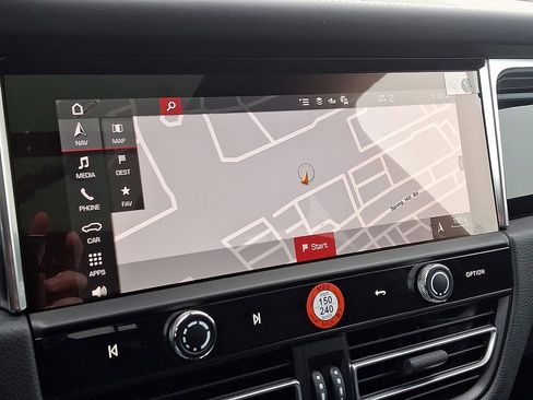 Used 2025 Porsche Macan image 19